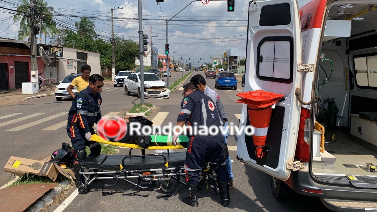 GRAVE: Motociclista tem fratura exposta na perna após taxista fazer retorno proibido