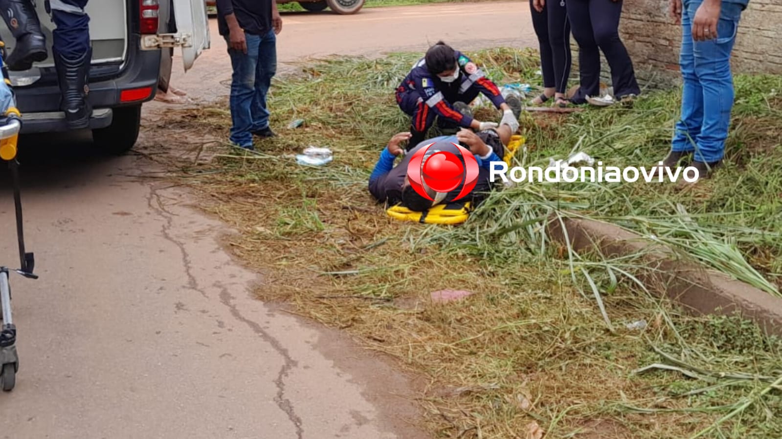 URGENTE: Motociclista sofre grave fratura em acidente na zona Leste