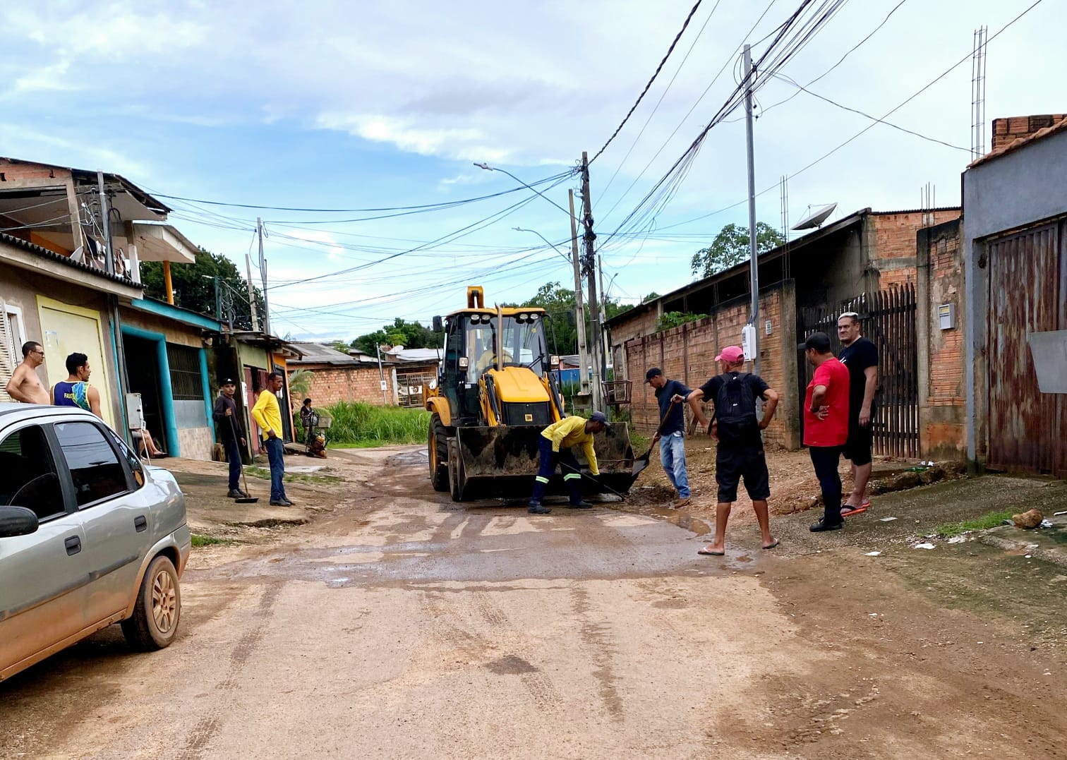 JÚNIOR QUEIROZ: Prefeitura realiza operação tapa-buracos em bairros de PVH a pedido do vereador