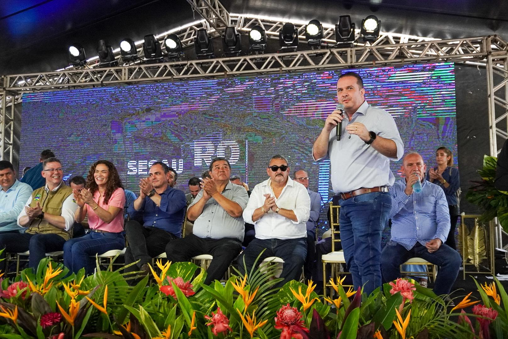 LUIS DO HOSPITAL: Deputado acompanha entrega do Hospital de Guajará-Mirim