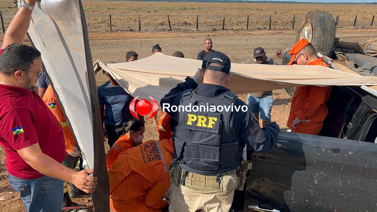 AO VIVO: Mãe e duas filhas sofrem grave ferimentos após Hilux capotar na BR-364
