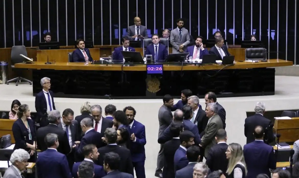 VAI PARA O SENADO: Câmara aprova texto-base do PL Antifacção com penas mais duras