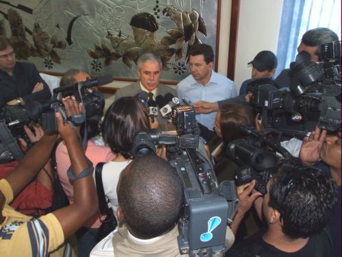 Governador discute projetos energéticos com ministro e reafirma prioridade com a mão-de-obra local