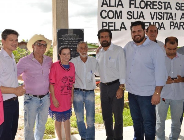 Jean Oliveira participa da inauguração do centro multiuso da Semtras