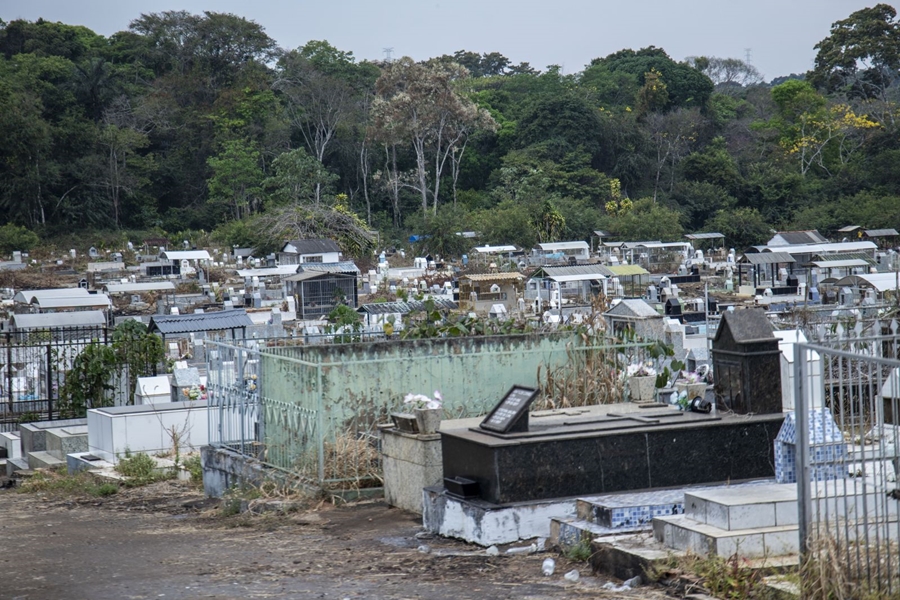 SERVIÇO: Operação de limpeza no cemitério Santo Antônio entra na reta final