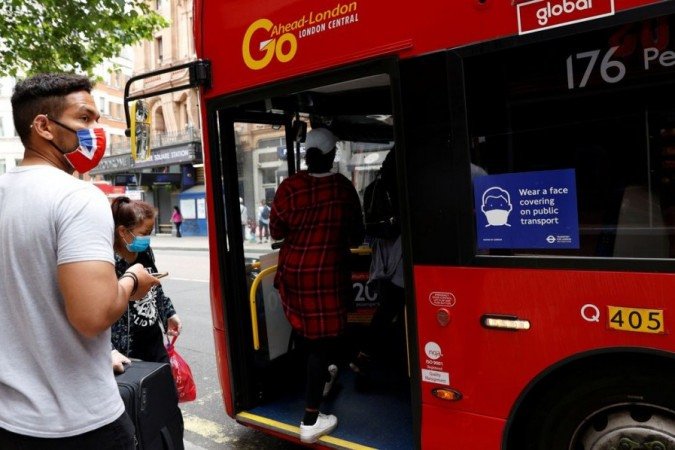 COVID-19: Reino Unido planeja obrigar todos os viajantes a se isolar em hotéis