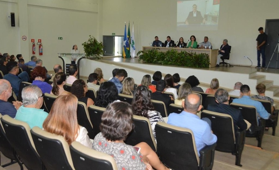 PRESTÍGIO: Deputado Luís do Hospital participa da posse da nova chefe da Embrapa RO