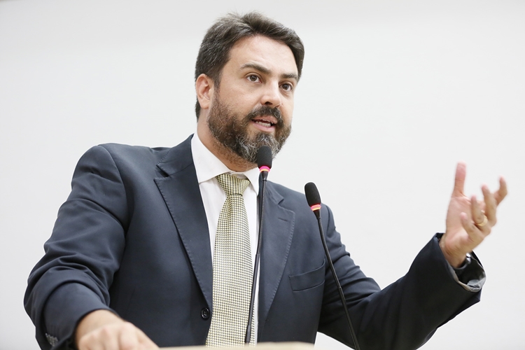 INTELIGÊNCIA ARTIFICIAL: Projeto de Léo Moraes põe Brasil na vanguarda do marco legal da IA