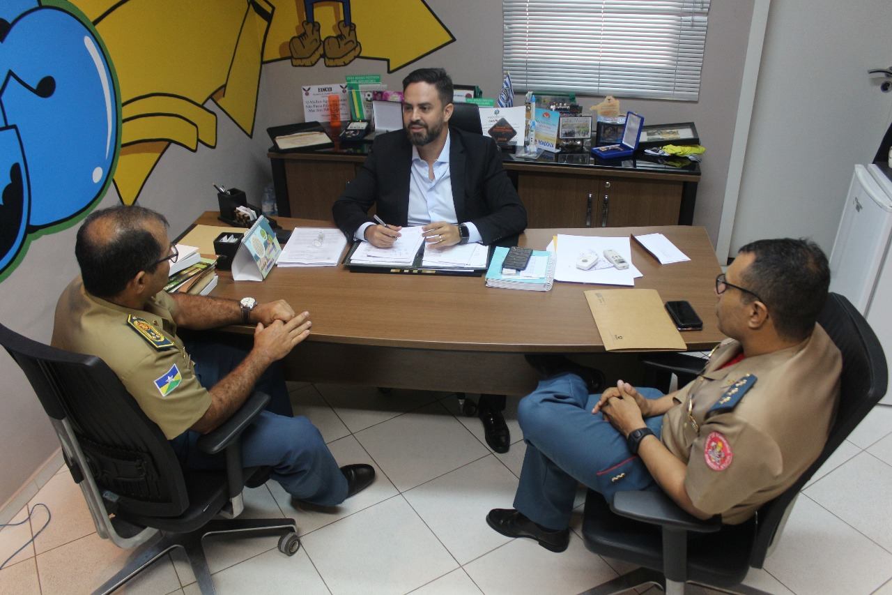 Léo Moraes apoia projeto Bombeiro Misto do Corpo de Bombeiro Militar de Rondônia