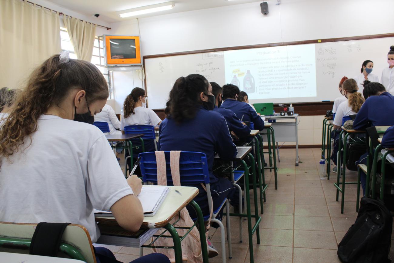 ESCOLA: Profissionais de Educação pedem volta das diretrizes de 2012 do ensino médio