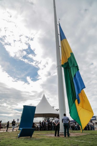 Monumento com a bandeira de Rondônia é inaugurado no Trevo do Roque