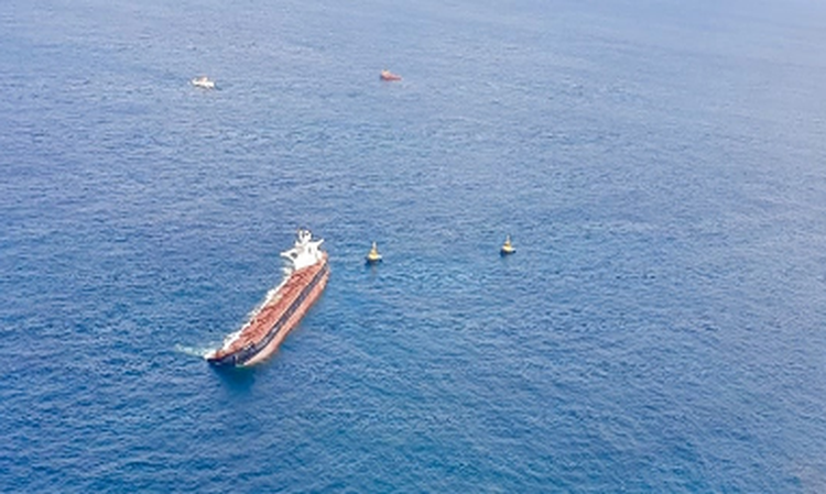 MEIO AMBIENTE: Marinha afunda navio encalhado na costa do Maranhão