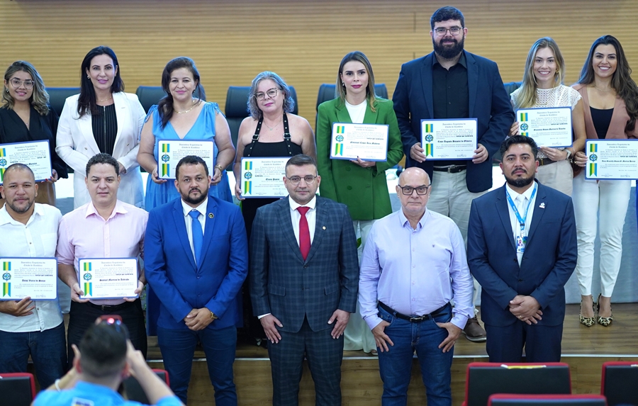 RIBEIRO DO SINPOL: Deputado entrega votos de louvor à profissionais da saúde