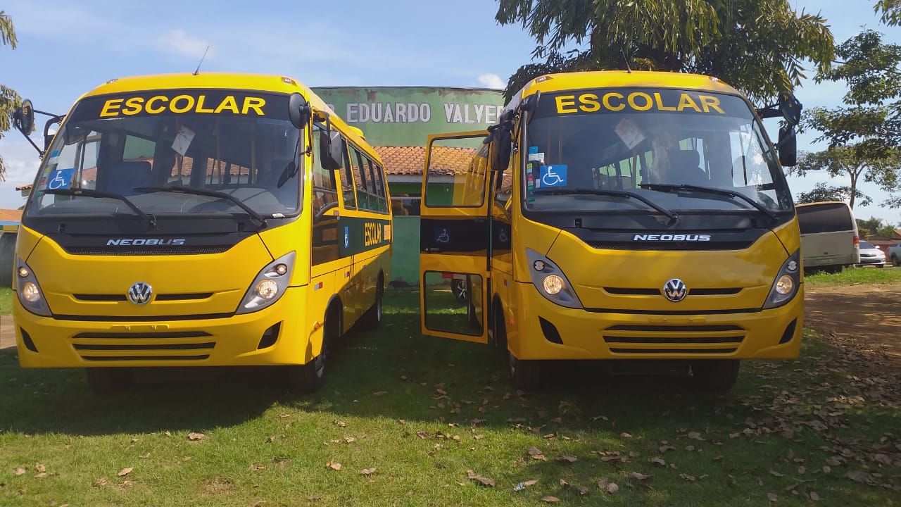 EDUCAÇÃO: Itapuã e Candeias recebem ônibus escolares viabilizados pelo senador Confúcio Moura