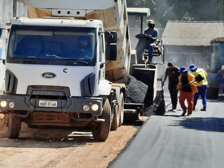 PAVIMENTAÇÃO: Bairro Costa e Silva recebe asfalto após pedido do vereador Paulo Tico