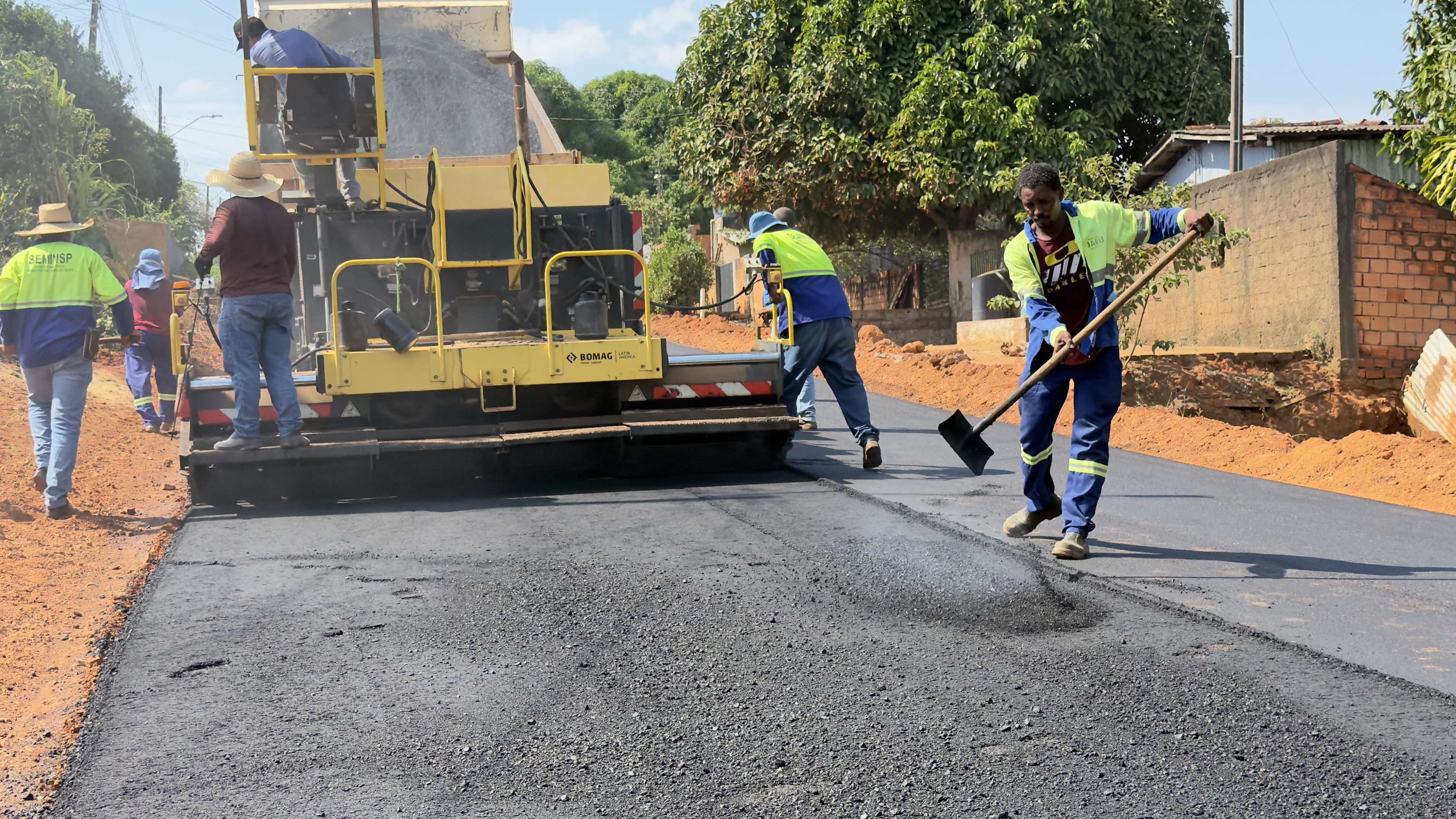 OBRAS: Jaru conclui pavimentação de trechos de duas ruas no Setor 1A