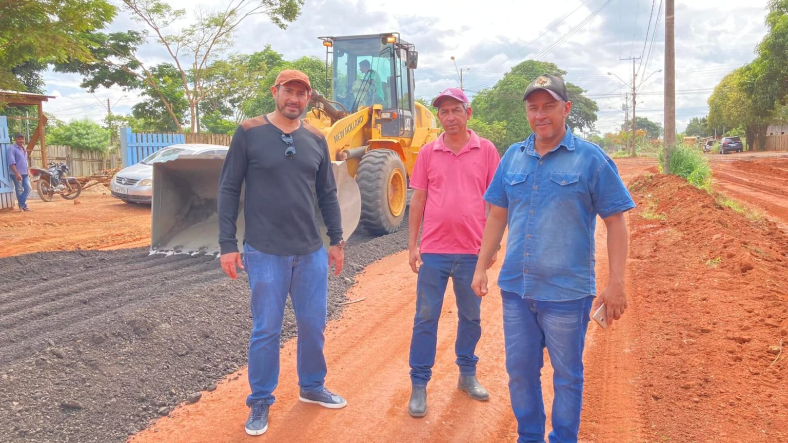 VEREADOR: Márcio Pacele visita Distrito de Nova Califórnia para acompanhar obras