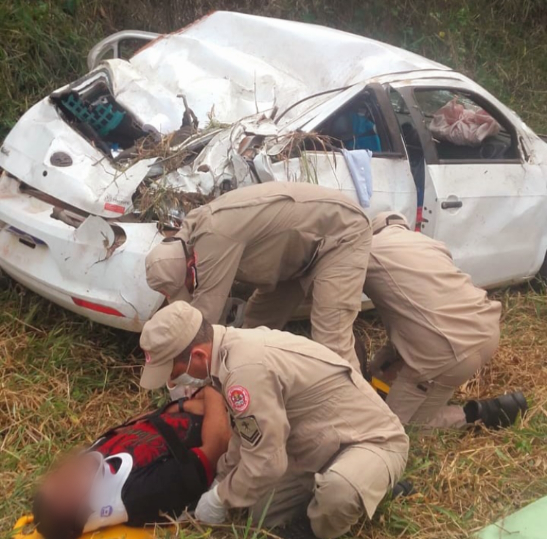 ACIDENTE FATAL: Idosa morre em trágico capotamento na BR-364; motorista ficou em estado grave