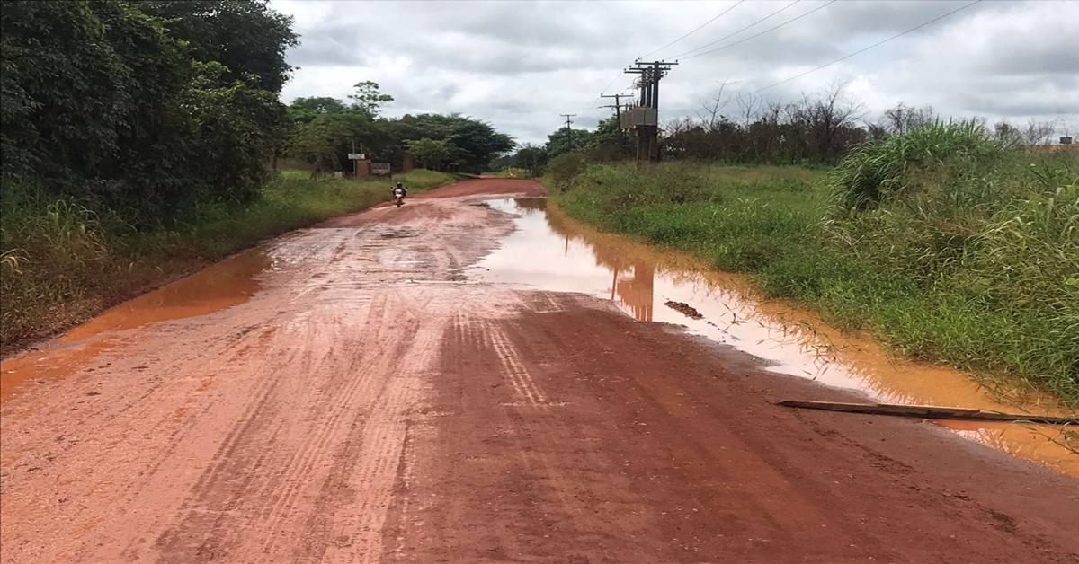 PROBLEMAS: Moradores têm dificuldades em trafegar na Estrada dos Japoneses