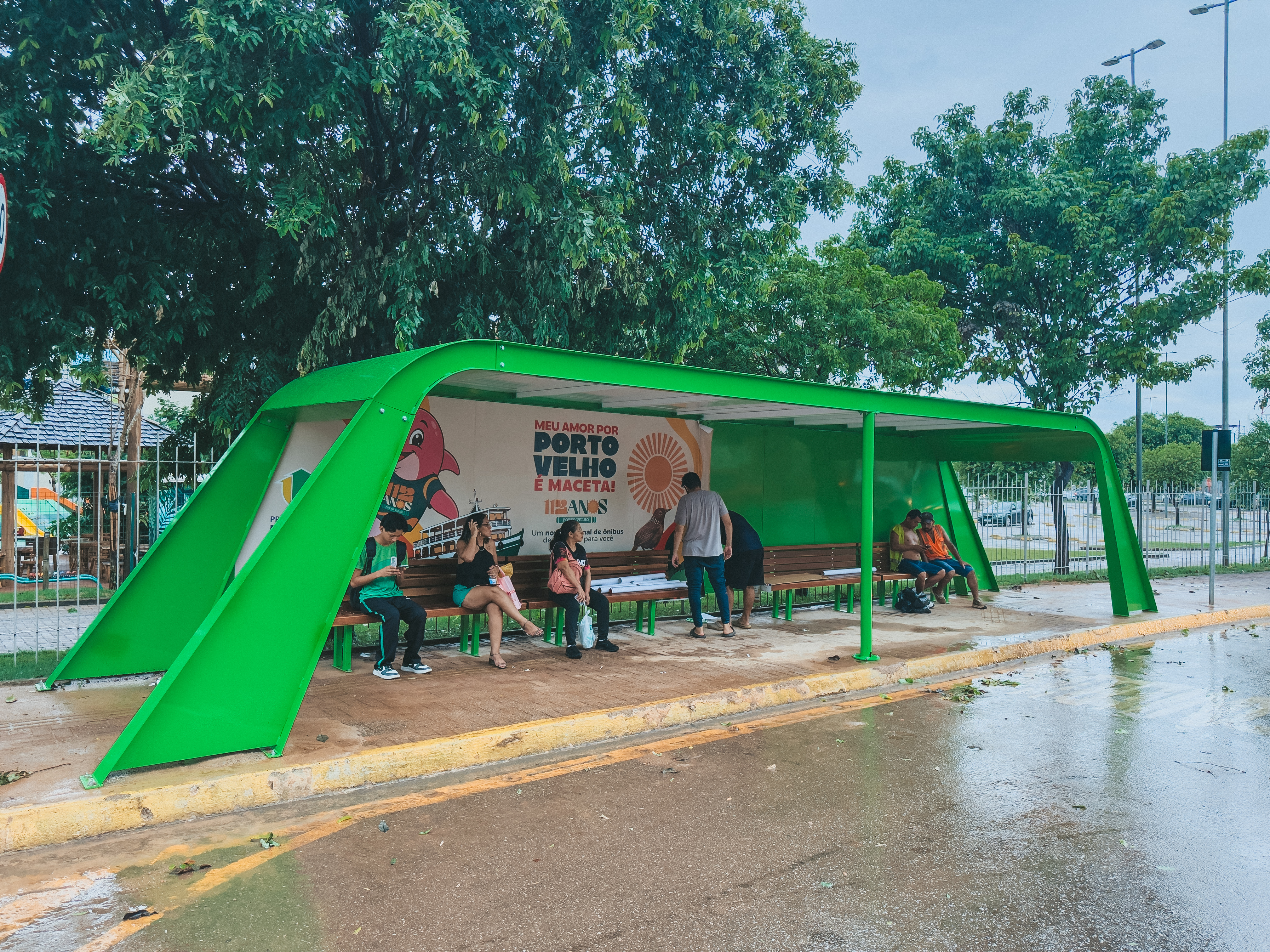 MOBILIDADE: Novo abrigo de ônibus oferece mais conforto e tecnologia aos passageiros em PVH