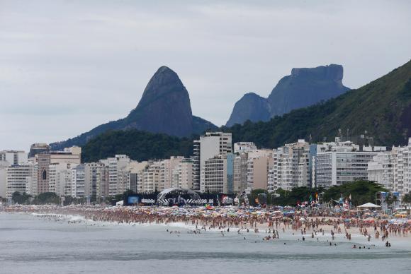 Samba e orquestra encerram hoje réveillon e abrem carnaval do Rio