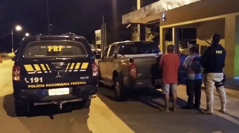 FALSIFICAÇÃO: Dupla é presa pela PRF com caminhonete clonada em Rondônia