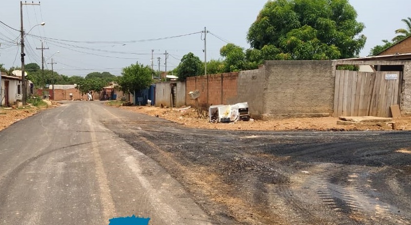 AEROCLUBE: Rua Janaúba é asfaltada após pedido do vereador Da Silva do Sinttrar