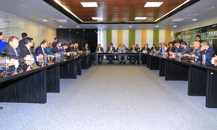 EM BRASÍLIA: Governador e parlamentares debatem aumento da tarifa de energia