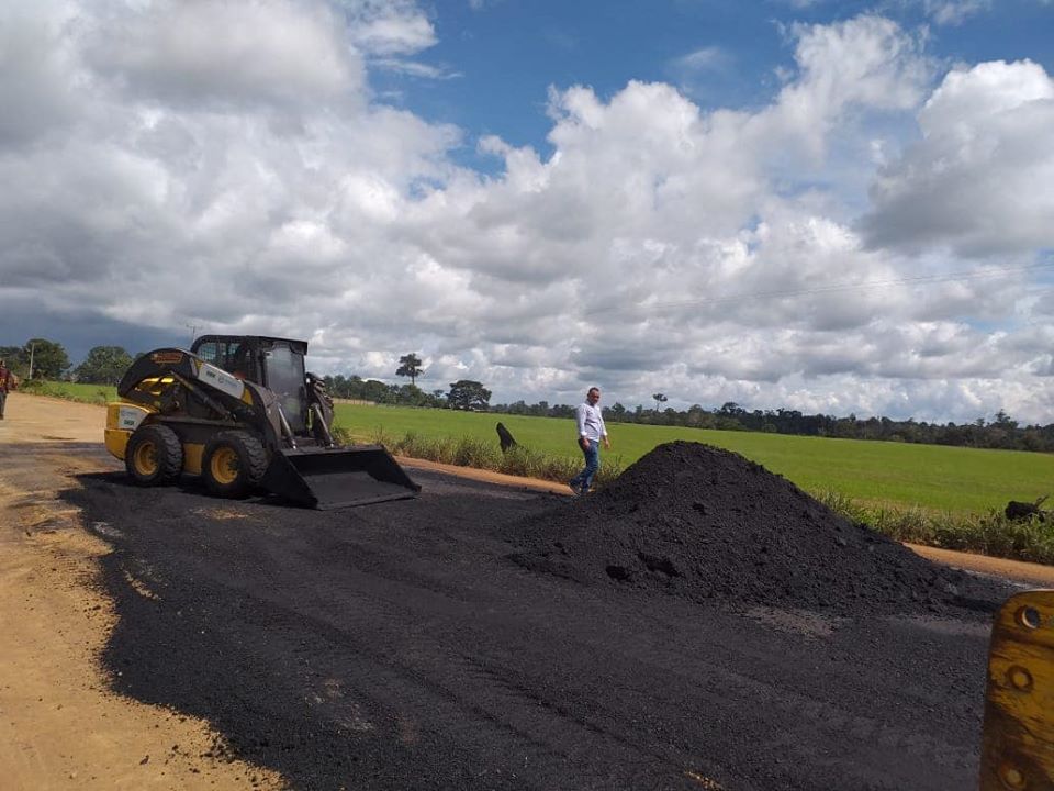 BURACOS: Geraldo da Rondônia parabeniza parcerias para tapa buracos na RO 205