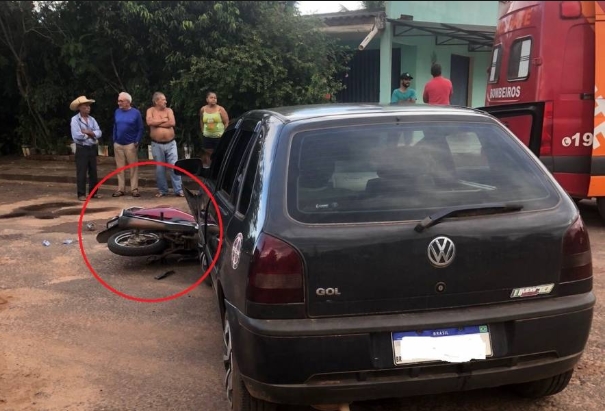 INABILITADA: Vídeo mostra motorista 'patrolando' mulheres em motocicleta