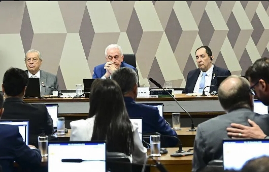 SEGUE PARA O PLENÁRIO: CCJ do Senado aprova PEC do fim da escala 6x1 sem mudanças no relatório