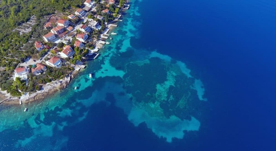 DESCOBERTA: Estrada de pedra é encontrada no fundo do oceano