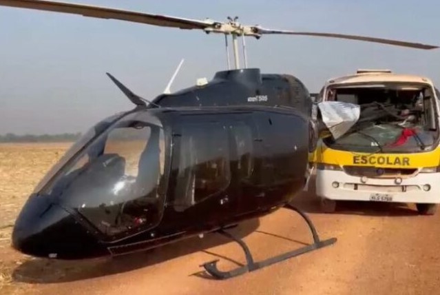 INACREDITÁVEL: Ônibus escolar se choca com helicóptero em fazenda