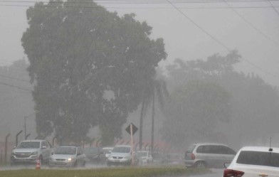 TEMPESTADE: INMET prevê terça (20) com chuva intensa em RO 