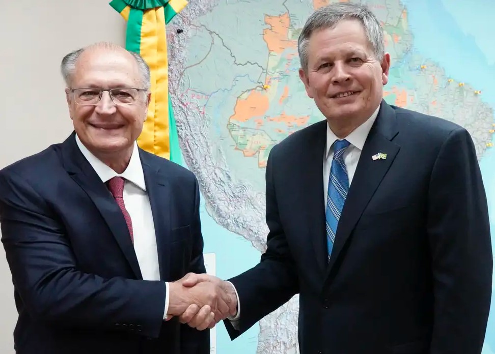 REUNIÃO: Alckmin recebe senador americano aliado de Trump