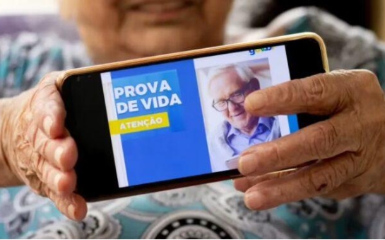 PELO APLICATIVO: Prova de vida do INSS pode ser feita pelo celular sem sair de casa