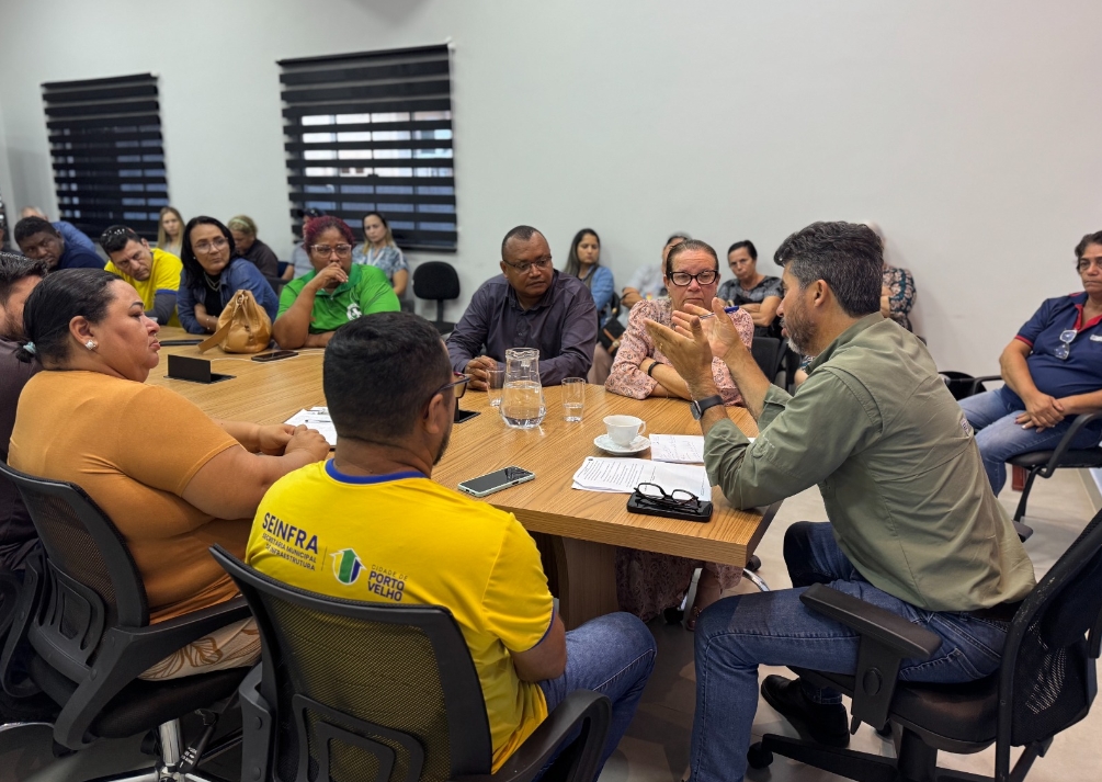 SINDEPROF: Sindicato articula apoio para garantir direitos de técnicos educacionais e garis