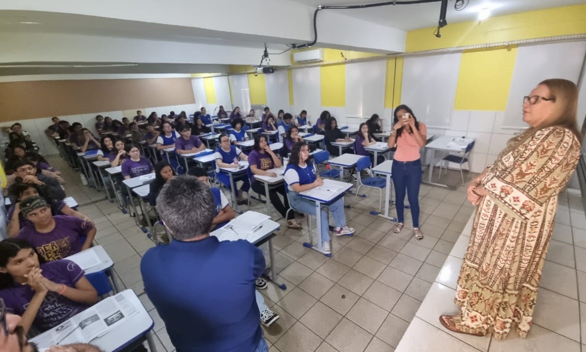 ELLIS REGINA: Vereadora apoia Projeto Terceirão da Escola João Bento