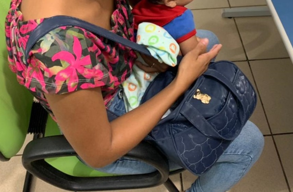 PM PRENDEU: Homem acusado de traição agride e ameaça matar esposa com bebê no colo