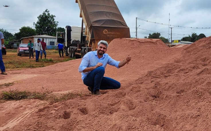 EZEQUIEL NEIVA: Machadinho do Oeste recebe 29 carretas com calcário para produtores rurais