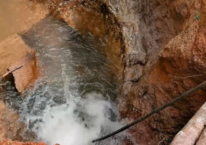 FERNANDO SILVA: Vereador cobra solução para erosão que impede passagem de ônibus próximo à Linha 19