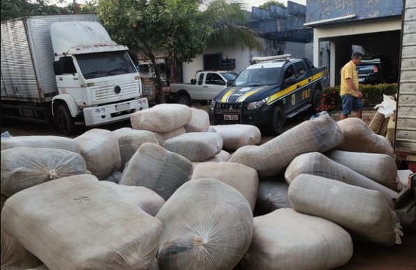 CONTRABANDO: PRF apreende 4 toneladas de mercadorias com notas fiscais irregulares
