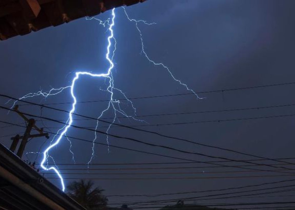ALERTA: Ocorrências na rede elétrica por raios, chuvas e ventos crescem em RO