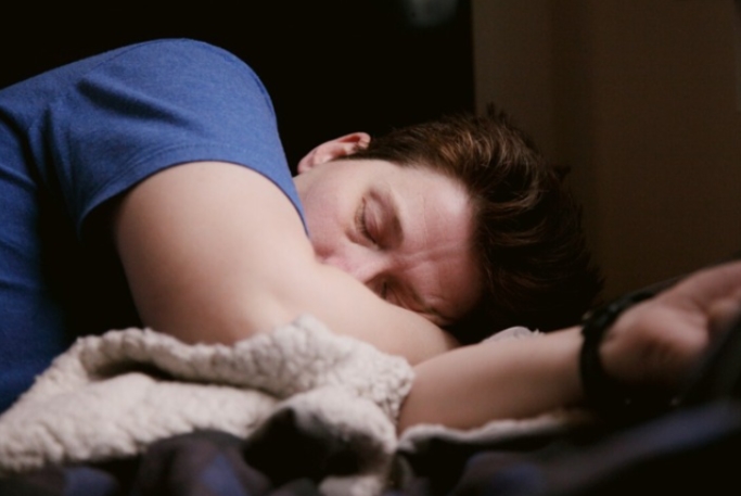 ALERTA DO CÉREBRO: Se você adormece em menos de cinco minutos, isso não significa um superpoder