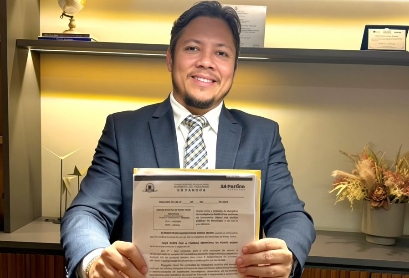ZÉ PAROCA: Vereador apresenta projeto para inclusão de IA no currículo escolar