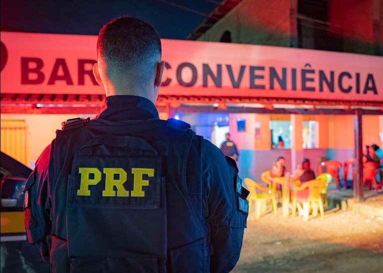 CHOCANTE: PRF prende mulher que favorecia a prostituição da sua própria irmã adolescente