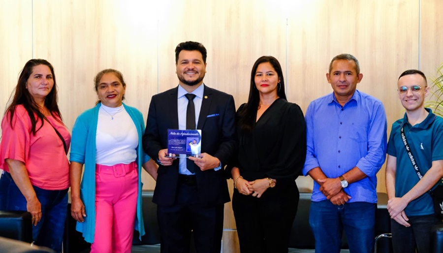 PORTO VELHO: Marcelo Cruz é homenageado por investir na educação no município