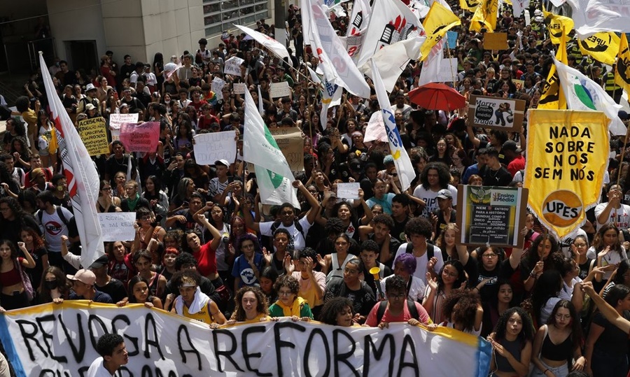 MUDANÇAS: Entidades ligadas à educação aprovam suspensão do novo ensino médio