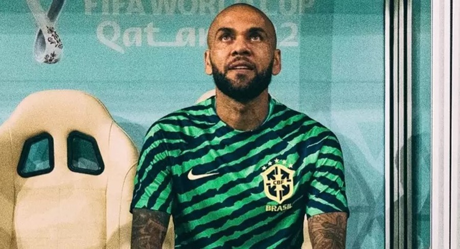 SÓ: Apenas uma  pessoa visita o jogador Daniel Alves na prisão