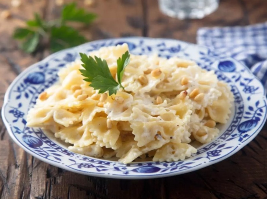 DELÍCIA: Receita de macarrão ao molho branco simples e saborosa 